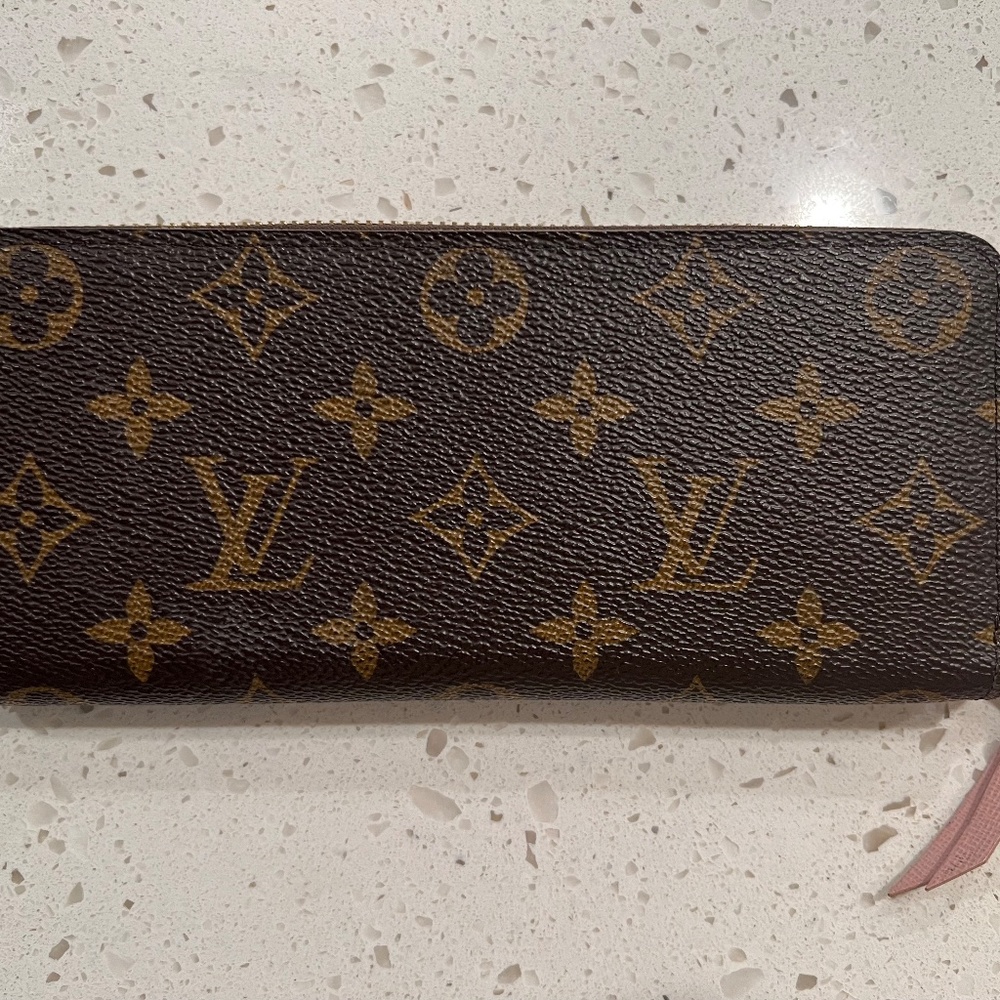 Louis Vuitton Wallet - Authentic - Like New